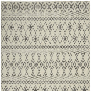 Homeroots 5' X 7' Gray Geometric Berber Power Loom Area Rug  Polypropylene 385760