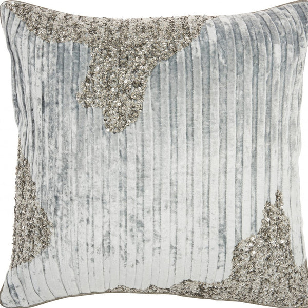 Homeroots 18" Periwinkle Cotton Throw Pillow   386660