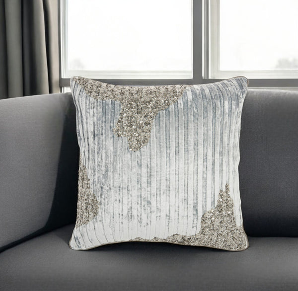 Homeroots 18" Periwinkle Cotton Throw Pillow   386660