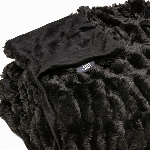 Homeroots Chunky Sectioned Black Faux Fur Throw Blanket  Polyester 386753