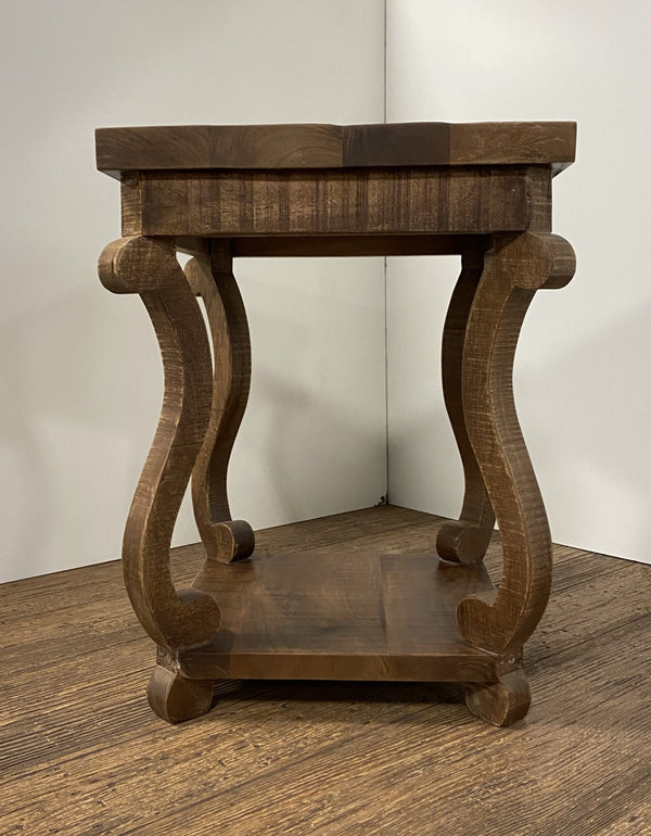 Homeroots Modern Farmhouse Solid Wood Scroll End Table   387803