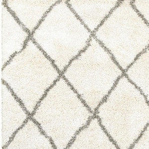 HomeRoots 2' Elegant Ivory and Gray Geometric Lattice Runner Rug - Durable, Soft, Stylish for High-Traffic Areas Ivory/ Grey 3'10" x 5'5" 387946