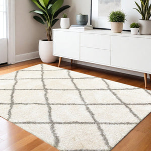HomeRoots 2' Elegant Ivory and Gray Geometric Lattice Runner Rug - Durable, Soft, Stylish for High-Traffic Areas Ivory/ Grey 3'10" x 5'5" 387946