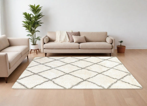 Homeroots 10' X 13' Ivory And Gray Geometric Lattice Area Rug Ivory,Grey Polypropylene 388006