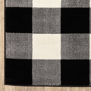 Homeroots 4' X 6' Monochromatic Gingham Pattern Indoor Area Rug Black,Ivory Polypropylene 388019