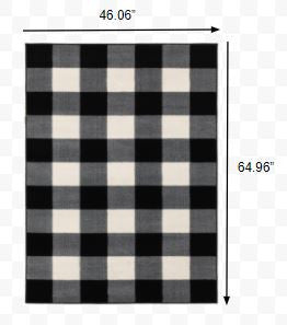 Homeroots 4' X 6' Monochromatic Gingham Pattern Indoor Area Rug Black,Ivory Polypropylene 388019
