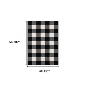 Homeroots 4' X 6' Monochromatic Gingham Pattern Indoor Area Rug Black,Ivory Polypropylene 388019