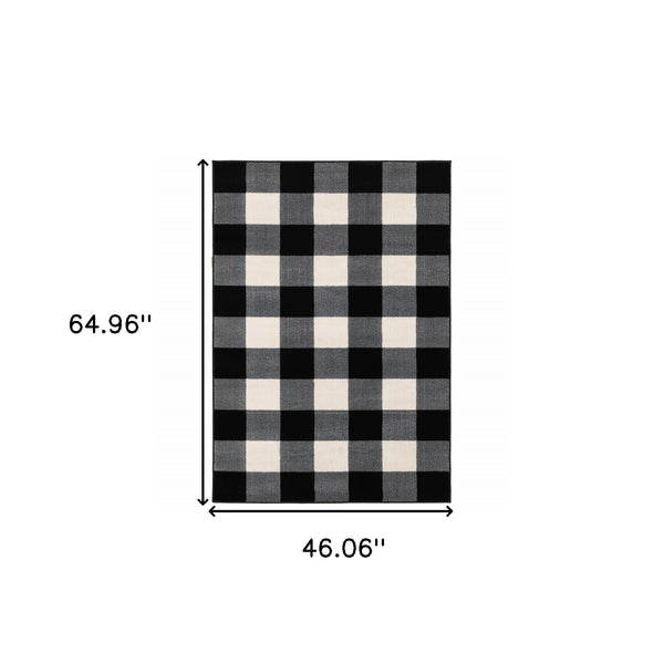 Homeroots 4' X 6' Monochromatic Gingham Pattern Indoor Area Rug Black,Ivory Polypropylene 388019