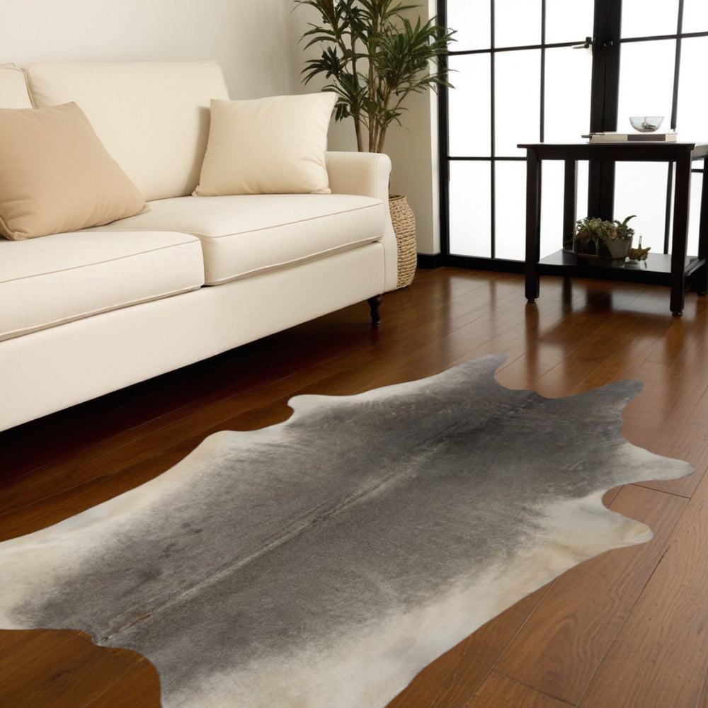 Homeroots 6' X 7' Gray Natural Cowhide Area Rug  Cowhide 388523