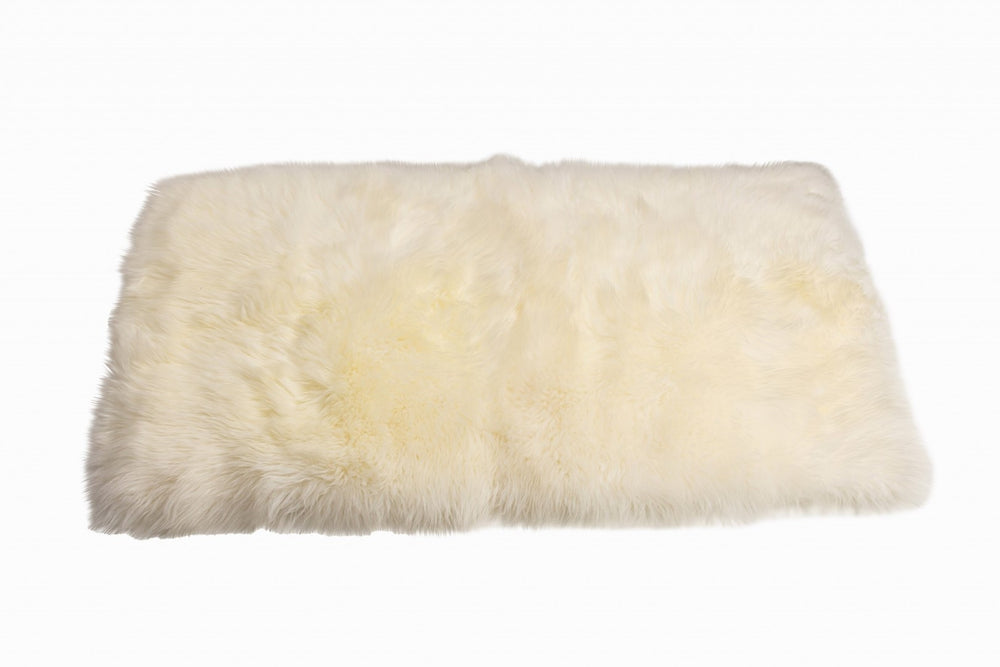 HomeRoots 3' X 5' Luxurious Natural Sheepskin Area Rug – Handcrafted Comfort for Living Rooms & Bedrooms 388535