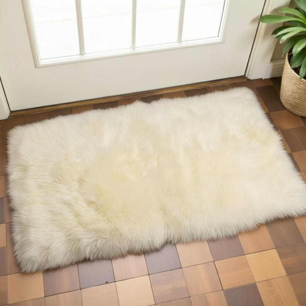 HomeRoots 3' X 5' Luxurious Natural Sheepskin Area Rug – Handcrafted Comfort for Living Rooms & Bedrooms 388535