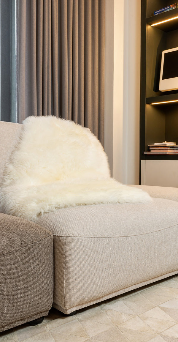 Homeroots 3' X 5' Natural Rectangular Sheepskin Area Rug  Genuine Sheepskin 388535