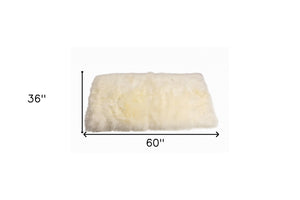 Homeroots 3' X 5' Natural Rectangular Sheepskin Area Rug  Genuine Sheepskin 388535