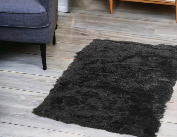 Homeroots 3' X 5' Black Natural Rectangular Sheepskin Area Rug  Genuine Sheepskin 388536