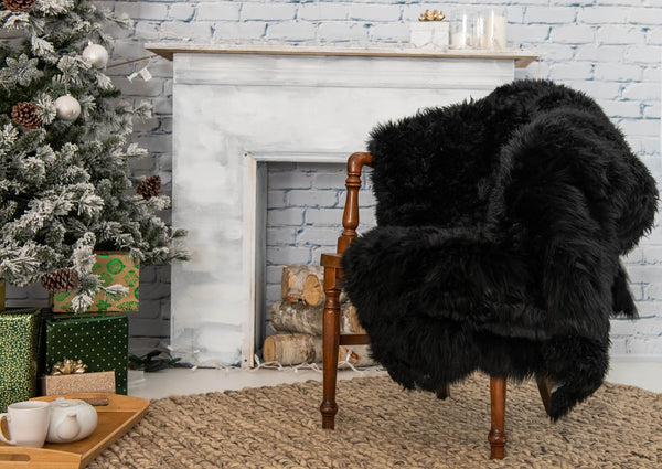 Homeroots 3' X 5' Black Natural Rectangular Sheepskin Area Rug  Genuine Sheepskin 388536