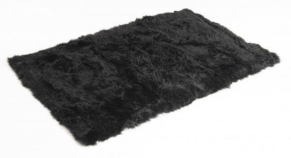 Homeroots 3' X 5' Black Natural Rectangular Sheepskin Area Rug  Genuine Sheepskin 388536