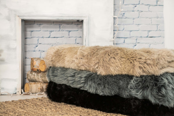 Homeroots 3' X 5' Black Natural Rectangular Sheepskin Area Rug  Genuine Sheepskin 388536