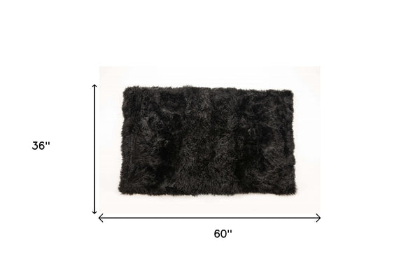 Homeroots 3' X 5' Black Natural Rectangular Sheepskin Area Rug  Genuine Sheepskin 388536