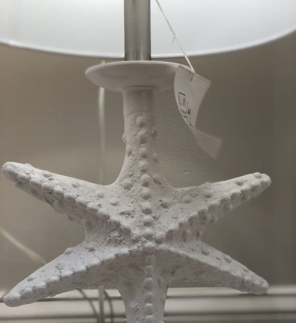 Homeroots Set Of Two 28" Clear And White Coastal Star Fish Table Lamps Coastal With White Drum Shades   388552