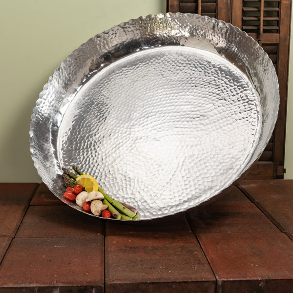 Homeroots 25" Silver Hammered Finish Round Tray   388574