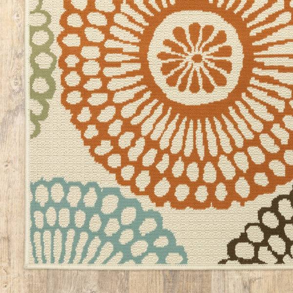 HomeRoots 5' Indoor Outdoor Beige Area Rug - Durable, Weather-Resistant Design for Patios, Kitchens & More 5'3" x 7'6" 388691