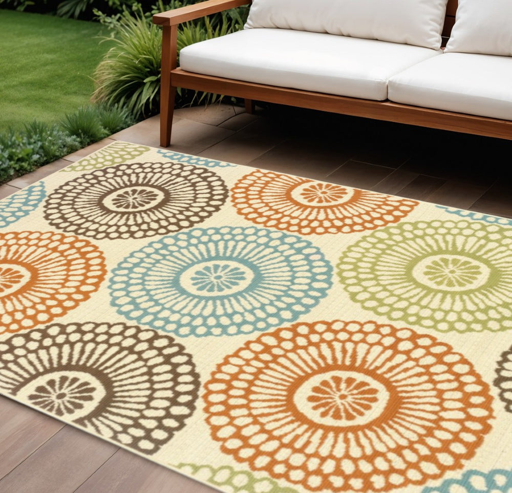 HomeRoots 5' Indoor Outdoor Beige Area Rug - Durable, Weather-Resistant Design for Patios, Kitchens & More 6'7" x 9'6" 388692