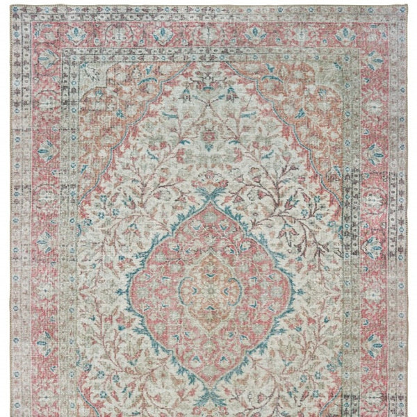 HomeRoots 8' Elegant Ivory and Pink Oriental Area Rug - Luxurious Plush Design for Timeless Home Decor Charm 7'6" x 9'11" 388837