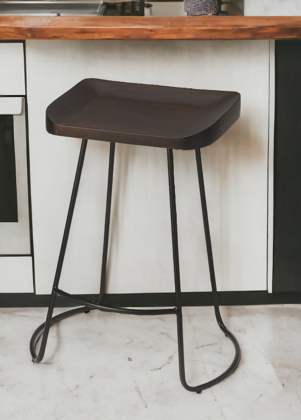 Homeroots 26" Dark Brown And Black Manufactured Wood And Iron Backless Counter Height Bar Chair   389037