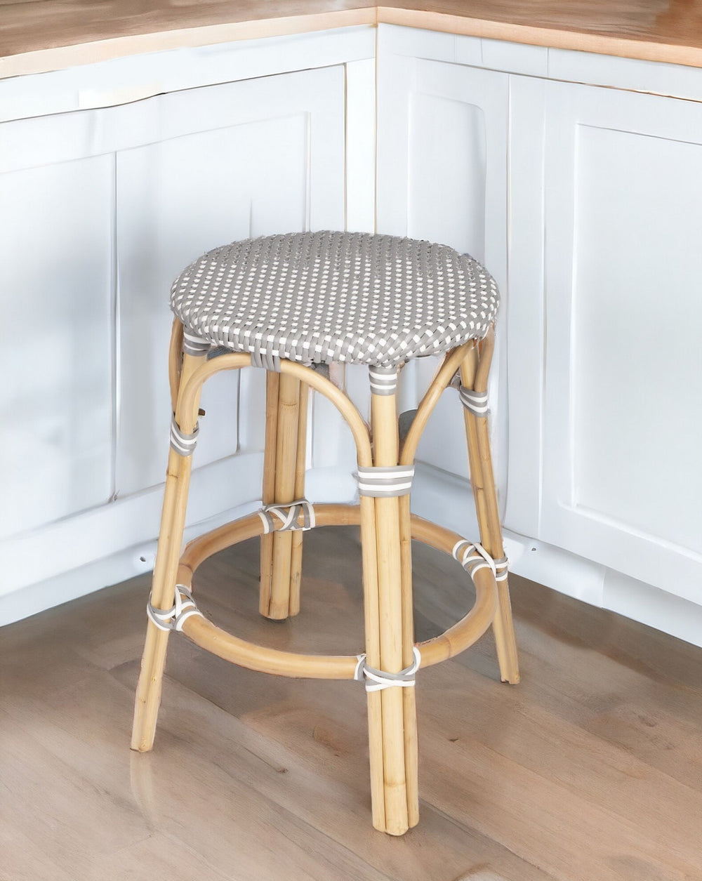 Homeroots 24" Natural Gray And White Rattan Backless Counter Height Bar Chair   389088