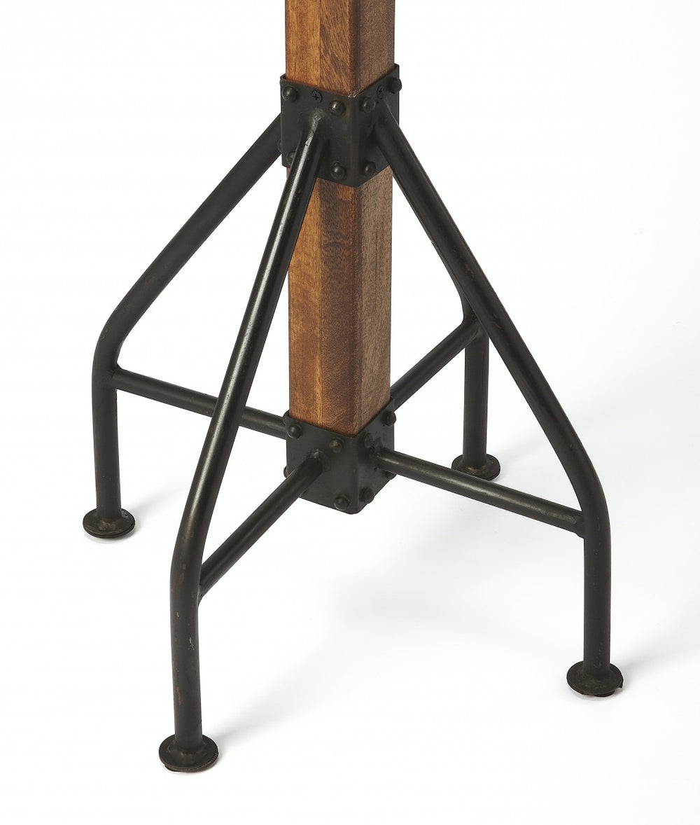 Homeroots Logan Square Rustic Costumer  Iron 389238