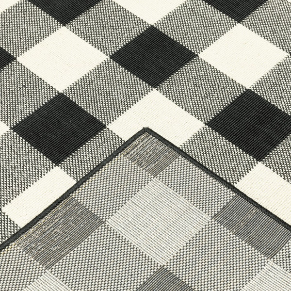 HomeRoots 5' Timeless Indoor Outdoor Area Rug - Durable, Stylish Design Perfect for Patios, Kitchens, and More Black/ Ivory 7'10" x 10'10" 389521