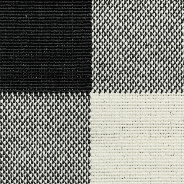 HomeRoots 5' Timeless Indoor Outdoor Area Rug - Durable, Stylish Design Perfect for Patios, Kitchens, and More Black/ Ivory 7'10" x 10'10" 389521