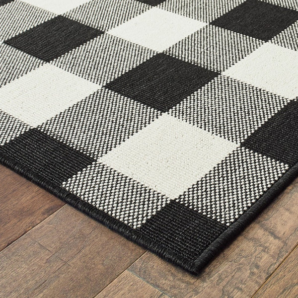 HomeRoots 5' Timeless Indoor Outdoor Area Rug - Durable, Stylish Design Perfect for Patios, Kitchens, and More Black/ Ivory 7'10" x 10'10" 389521