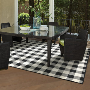 Homeroots Black And Ivory Indoor Outdoor Area Rug Black,Ivory Polypropylene 389523