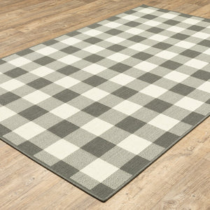 HomeRoots 5' Indoor Outdoor Area Rug - Chic Gray and Ivory Design for Durable Style in Any Space Grey/ Ivory 6'7" x 9'6" 389527