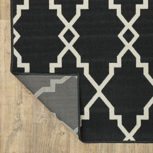 HomeRoots 5' Black and Ivory Area Rug – Elegant Indoor Outdoor Style, Durable, Easy Care for Versatile Spaces 5'3" x 7'6" 389533