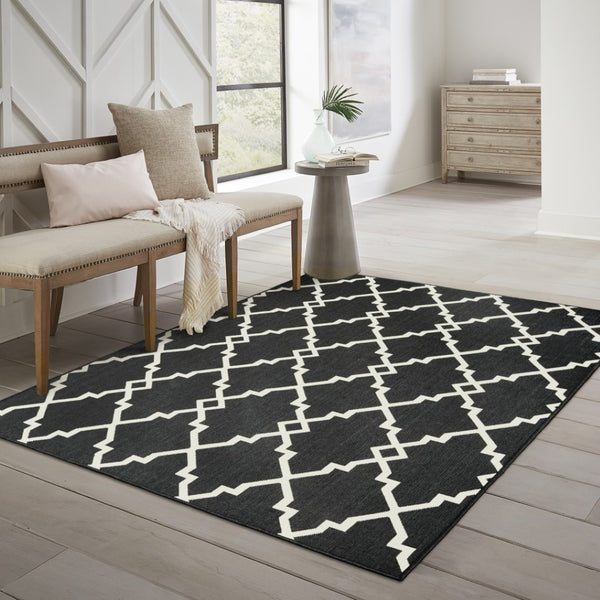 HomeRoots 5' Black and Ivory Area Rug – Elegant Indoor Outdoor Style, Durable, Easy Care for Versatile Spaces 7'10" Round 389536