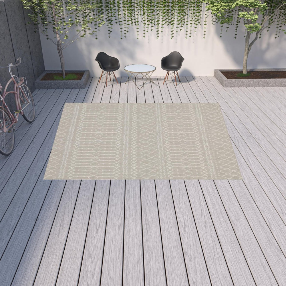 HomeRoots 7' Contemporary Gray and Ivory Geometric Area Rug for Indoor/Outdoor Spaces - Durable Design 9'10" x 12'10" 389542
