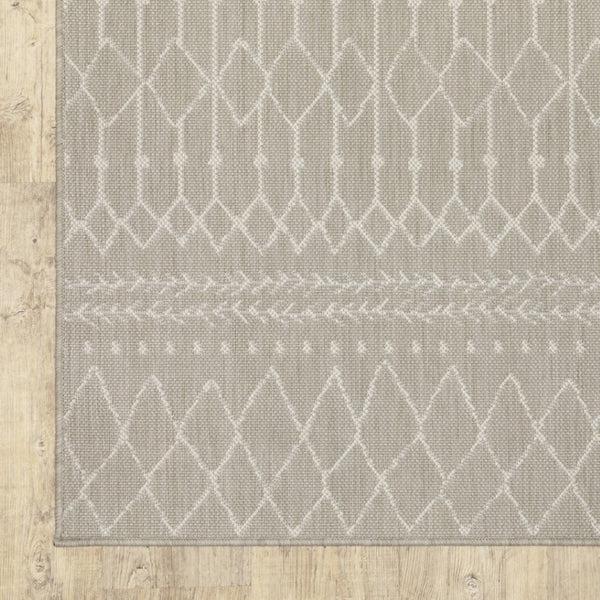 HomeRoots 7' Contemporary Gray and Ivory Geometric Area Rug for Indoor/Outdoor Spaces - Durable Design 9'10" x 12'10" 389542
