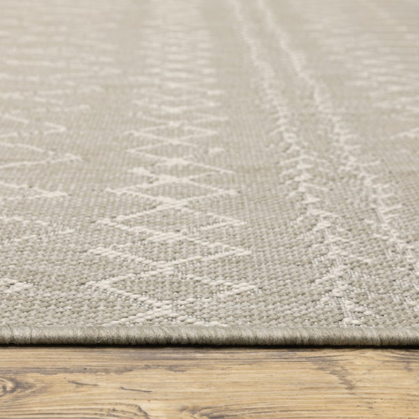 HomeRoots 7' Contemporary Gray and Ivory Geometric Area Rug for Indoor/Outdoor Spaces - Durable Design 9'10" x 12'10" 389542