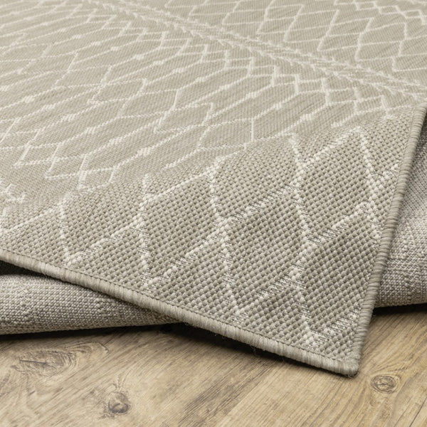 HomeRoots 7' Contemporary Gray and Ivory Geometric Area Rug for Indoor/Outdoor Spaces - Durable Design 9'10" x 12'10" 389542