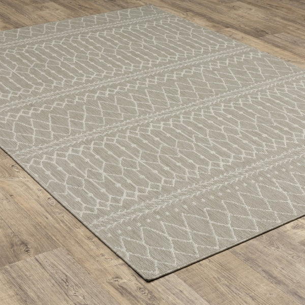 HomeRoots 7' Contemporary Gray and Ivory Geometric Area Rug for Indoor/Outdoor Spaces - Durable Design 9'10" x 12'10" 389542