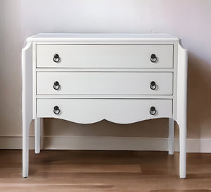 Homeroots 34" White Solid And Manufactured Wood Three Drawer Standard Chest  Solid And Manufactured Wood 389803