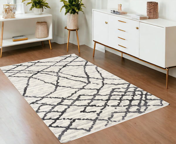 Homeroots 4' X 6' Gray And Black Modern Abstract Area Rug  Polyester 390298
