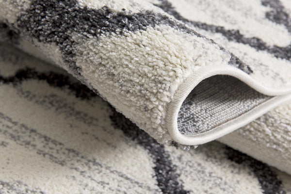 Homeroots 5' X 8' Gray And Black Modern Abstract Area Rug  Polyester 390300