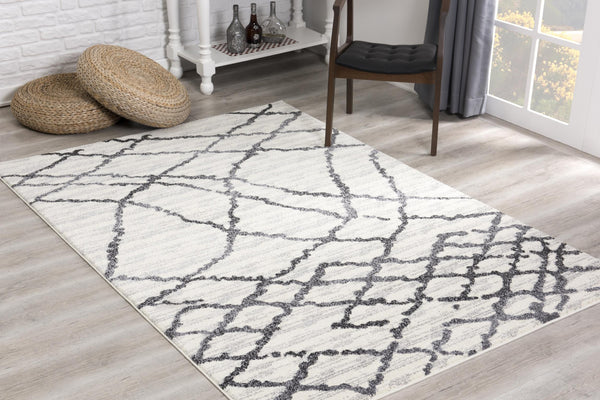 Homeroots 7' X 9' Gray And Black Modern Abstract Area Rug  Polyester 390301