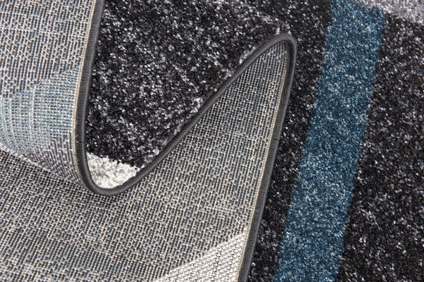 Homeroots 4' X 6' Distressed Black And Gray Abstract Area Rug  Polyester 390308