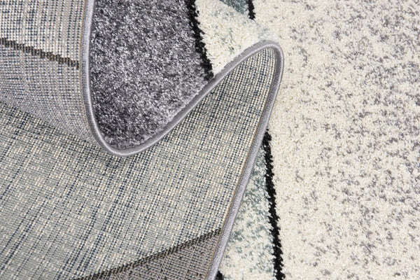 HomeRoots 4' Modern Gray and Blue Prism Pattern Area Rug – Durable, Stylish, and Ideal for High-Traffic Spaces 4x6 390328