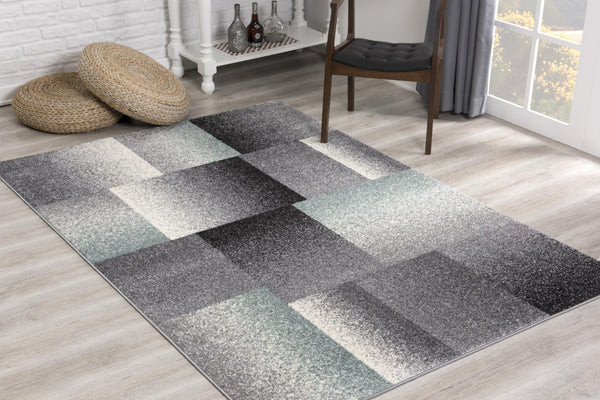 Homeroots 4' X 6' Gray Modern Geometric Area Rug  Polyester 390338
