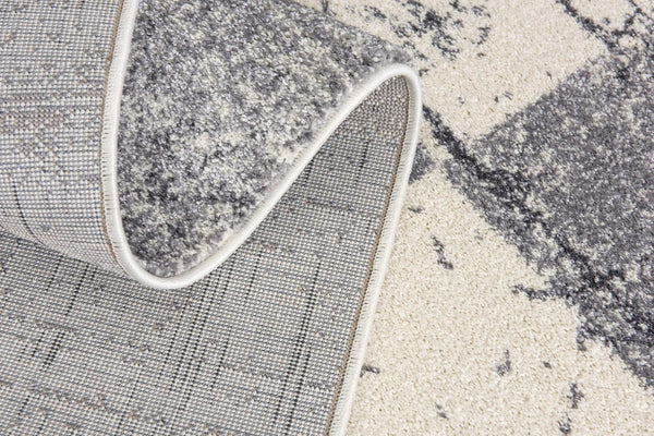 HomeRoots 4' Timeless White and Gray Checkered Area Rug for Stylish Living Spaces, Soft, Durable, and Versatile 5' Round Round 390344